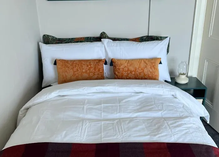 Loop Head Lighthouse Attendant's Nyaraló Kilbaha