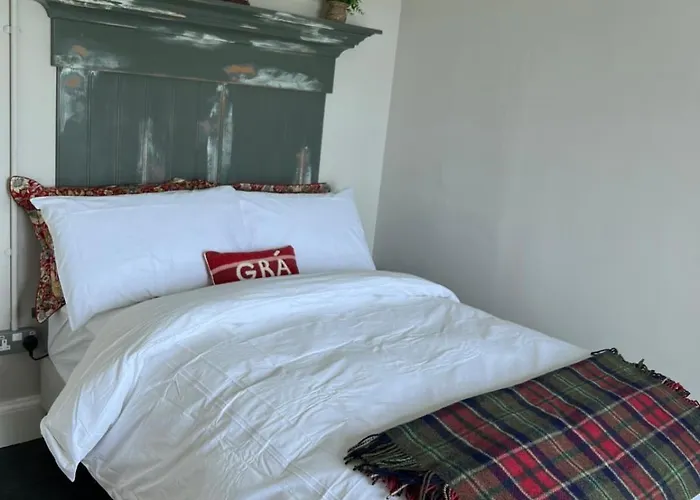 Loop Head Lighthouse Attendant's * Kilbaha